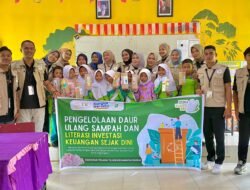 Mahasiswa KKN Universitas Karimun Beri Pelatihan Pengelolaan Daur Ulang Sampah kepada Pelajar SD 001 Durai