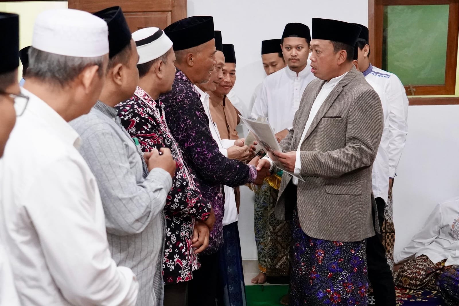 Serahkan Sertipikat di Kudus, Menteri Nusron Tegaskan Pentingnya Redistribusi Tanah yang Produktif dan Berkeadilan