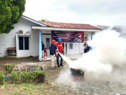 Siaga Hadapi Situasi Darurat, Departement HSE Area Kundur Gelar Pembinaan Pemadam Kebakaran di Klinik Prtama Bakti Timah Perayun