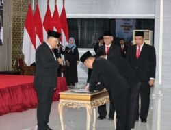 Lantik Pejabat Struktural, Wamen Ossy Ajak Jajaran Mengabdi kepada Negara dengan Penuh Dedikasi