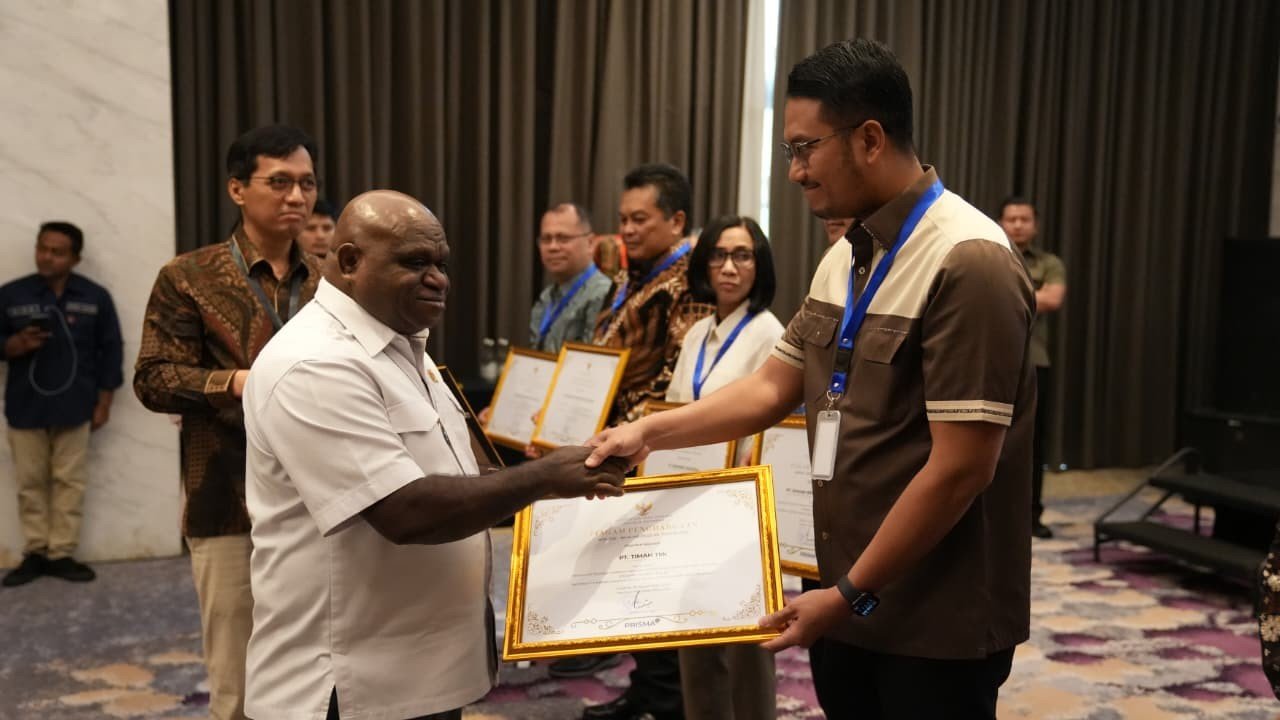 Komitmen Penuhi Standar HAM, PT Timah Terima Penghargaan PRISMA dari Menteri HAM