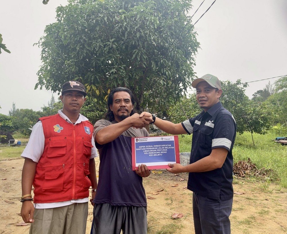 PT Timah Bantu Perbaikan Akses Jalan Nelayan di Penyusuk, Dukung Kelancaran Aktivitas Ekonomi Pesisir