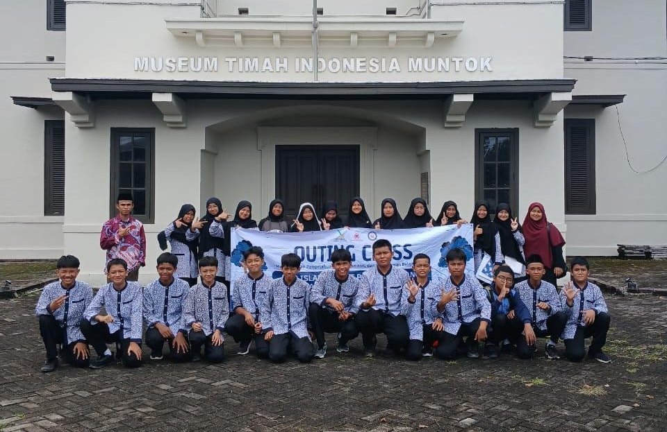 Kenali Sejarah Pertimahan, Siswa SMP Islam SMART Antusias Kunjungi MTI Mentok
