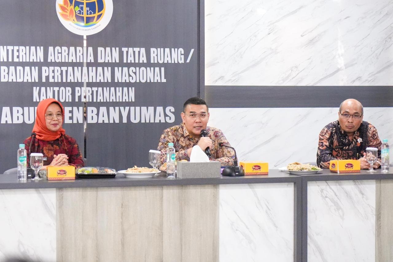 Tinjau Kantah Kabupaten Banyumas, Wamen Ossy Tekankan Pentingnya Peningkatan Kualitas Layanan