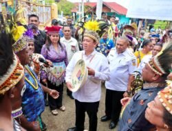 Menteri Nusron Serahkan Sertipikat di Papua: Era Presiden Prabowo Semua Tempat Ibadah Harus Disertipikatkan Tanpa Pengecualian