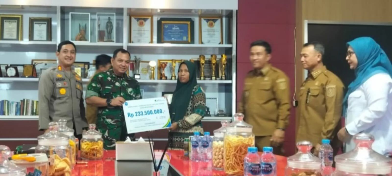 Nelayan Korban Kecelakaan Laut Terima Santunan dan Beasiswa untuk Anak Berkat Program BPJS Ketenagakerjaan PT TIMAH Tbk