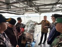 Lanal TBK Kirim Logistik Bantuan Bencana Sumatera Menggunakan KRI Teluk Gilimanuk-531