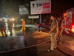 Bupati Iskandarsyah Gerak Cepat, Instruksikan Bersihkan Jalan Berpasir di Simpang RSUD Demi Keselamatan Pengendara
