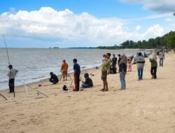 PT TIMAH Dukung Lomba Memancing di Pantai Batu Besar Karimun, Jadi Ruang Promosikan Wisata Lokal