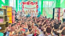Tumbuhkan Budaya Membaca Sejak Dini, Bunda Literasi Kabupaten Karimun Berikan Motivasi kepada Anak Sekolah Dasar