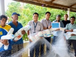 Tingkatkan Hasil Tangkapan Nelayan, PT TIMAH Serahkan Bantuan Jaring Ikan untuk Perkumpulan Nelayan Keluruhan Sawang